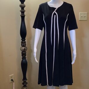 DRESS BLACK AND WHITE SIZE 10